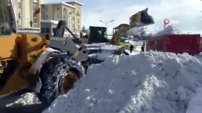 kar yigini -  - Hakkari’deki kar dağları şehir dışına taşınıyor  Videosu