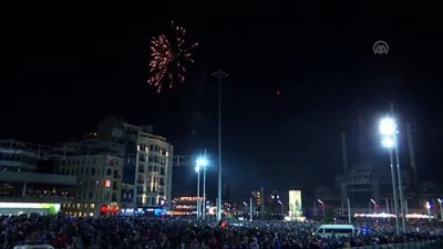 İstanbul'da yılbaşı kutlamaları - Taksim - İSTANBUL 
