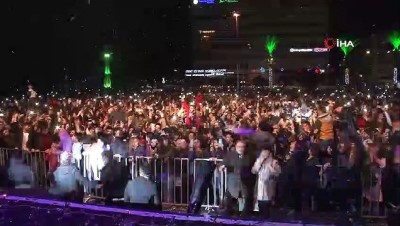  İzmirliler 2019’u coşkuyla karşıladı 