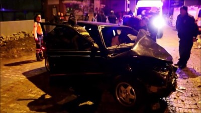 Nazilli’de otomobil refüje çarptı: 3 yaralı - AYDIN 