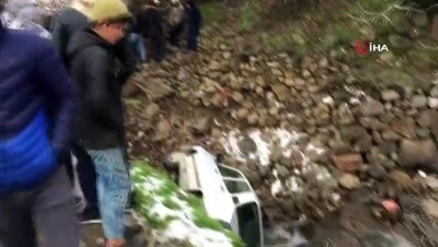 direksiyon -  Şanlıurfa’da otomobil dereye uçtu: 1 yaralı  Videosu