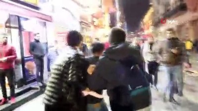 genc kiz -  Taksim'de taciz girişimi güven timleri tarafından böyle engellendi  Videosu