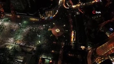  Taksim Meydanında yeni yıl coşkusu havadan görüntülendi 