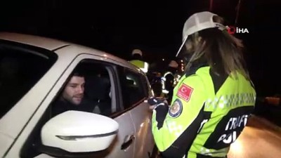  Trafik polisi alkollü sürücülere yılın ilk cezalarını yazdı 