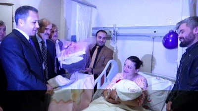 akarca - Vali Yerlikaya, 2019'un ilk bebeklerini ziyaret etti - İSTANBUL  Videosu