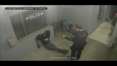  | Karakolun önündeki bisikleti çalmaya kalktı 1 dakika içinde yakalandı 