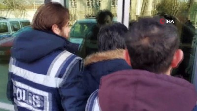 kurtaj -  Yasa dışı muayenehane açıp kürtaj yaptığı iddia edilen yabancı uyruklu doktor adliyeye sevk edildi  Videosu