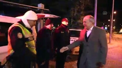 akarca - Yeni yıla görev başında giren polislere emniyet müdüründen baklava ikramı - BİLECİK  Videosu