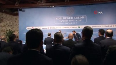  Bakan Albayrak:'Bu bakan çok gülüyor niye çok gülüyor. Gerçekleri biliyor. Türkiye’nin mevcut yapabileceklerini biliyor. Her daim pozitif' 