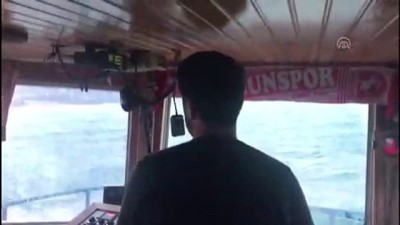 helikopter - Batan balıkçı teknesi - Kayıp balıkçıyı arama çalışmalarına ara verildi - SİNOP Videosu