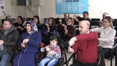 cam kemik hastasi - Cam kemik hastası Doğan'la iletişim kurmak için işaret dili öğreniyorlar - AYDIN  Videosu