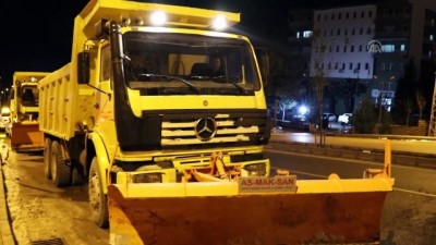 hasta kurtarma - Mardin'de 47 iş makinesiyle karla mücadele Videosu