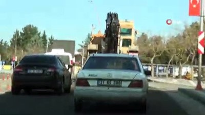  Suriye sınırına askeri iş makineleri sevkiyatı