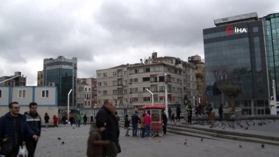  Taksim’de çatıda tedbirsiz anten tamiri yürekleri ağza getirdi 