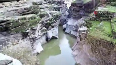 buz kutlesi -  Taşyaran Vadisi'nde şelale kısmen dondu...4 mevsim ayrı güzellikleri bünyesinde barındıran vadi havadan görüntülendi  Videosu