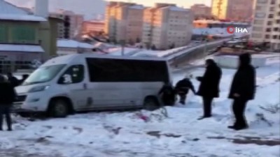polis -  Yolda beklerken minibüsün altında kalan minik kız itfaiye ve vatandaşlar tarafından kurtarıldı  Videosu