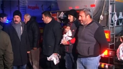 Yolda mahsur kalan tır sürücülerine kaymakamlıktan kumanya - TOKAT 