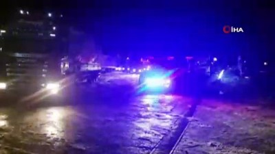  Yolun açılmasını bekleyen sürücülere kumanya dağıtıldı 