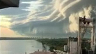 Buenos Aires semalarındaki ilginç devasa bulut görenleri büyüledi