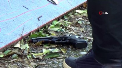 silahli soygun -  Kar maskesi takıp kuru sıkı tabancayla kuyumcu soymaya çalışan şahıs kıskıvrak yakalandı  Videosu