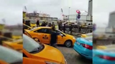 ofkeli surucu - Taksim Meydanı'nda dolmuşçuların korna kavgası kamerada  Videosu