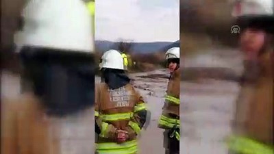 Taşkın nedeniyle bazı araçlar yolda mahsur kaldı - İZMİR 