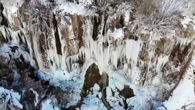 buz sarkitlari - Buz tutan Girlevik Şelalesi görsel şölen sunuyor - ERZİNCAN Videosu