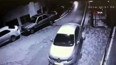  Çaldıkları motosikleti iple çekerek böyle götürdüler 