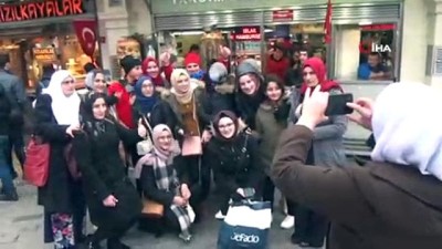  Filistinli turistler önce halay, sonra fotoğraf çektiler 