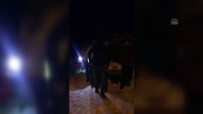 yasli kadin - Hastayı 2 kilometre yürüyerek ambulansa taşıdılar - ADIYAMAN  Videosu