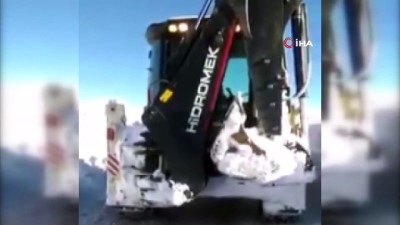  Kar kalınlığının 3 metreyi aştığı bölgede çalışmalar sürüyor 