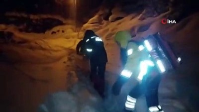  Karlı yollar aşıldı, hastalar hastaneye ulaştırıldı 