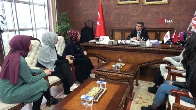  Rektör Taş, öğrencileri makamında ağırladı 