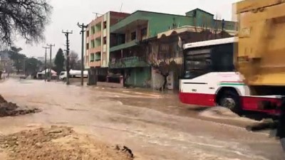 su baskini - Sağanak su baskınlarına neden oldu - İZMİR  Videosu