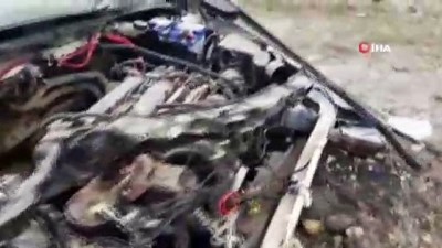  Seyir halinde çarpışan otomobiller takla atıp yol kenarına savruldu: 1'i ağır 3 yaralı 