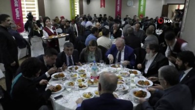 akilli tahta -  SP Lideri Temel Karamollaoğlu: “Herkes lidere bakarak kendisine çeki düzen verir” Videosu
