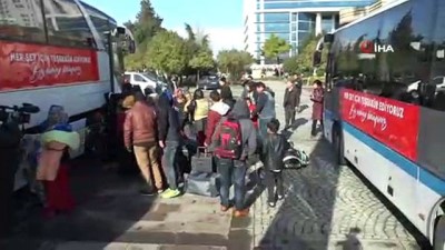  Suriyeliler ülkelerine dönmeye devam ediyor 