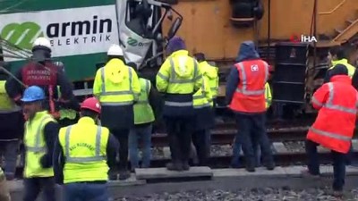  Tren hattında kaza yapan lokomotif ve bakım onarım aracı birbirinden ayrıldı 