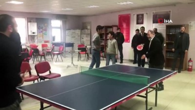 masa tenisi -  Eski Bakan Recep Akdağ, gençlerle birlikte kızak kaydı Videosu