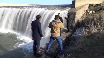 gunesli hava -  Gercüş Kırkat Gölet’i doluluk oranında yüzde 100'ü aşınca taştı  Videosu