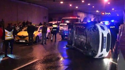  İstanbul'da aynı gecede ikinci kovalamaca... Bu defa polis aracı kaza yaptı: 2 yaralı 