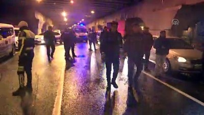 kontrol noktasi - Taksi kovalayan polis aracı devrildi: 2 polis yaralı - İSTANBUL  Videosu