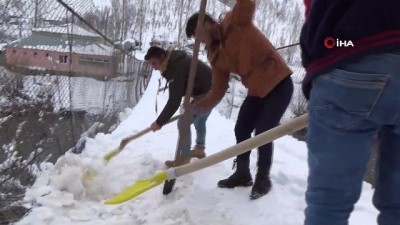  Asma köprülerde kar nöbeti 