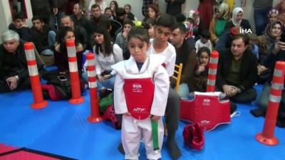 Çocukların kıyasıya mücadeleleri ailelerini heyecanlandırdı 