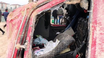  Hurdaya dönen Tır’dan sağ çıktılar 