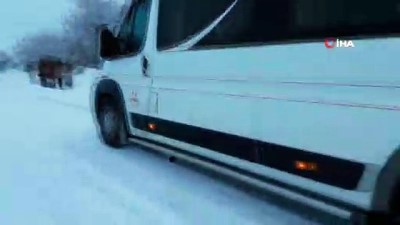  Sungurlu’da köye giden öğretmenler karda mahsur kaldı