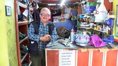 ayakkabi tamircisi -  Yolda bulduğu paranın sahibini ağaca astığı ilanla arıyor  Videosu