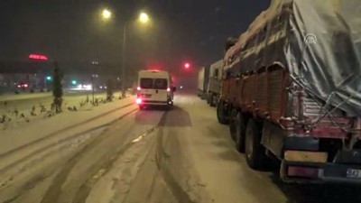 Afyonkarahisar'da ulaşıma kar engeli