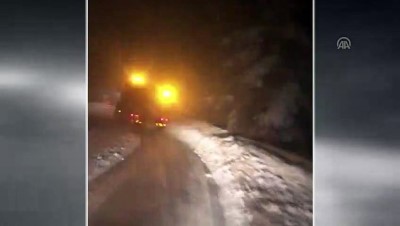 Güdül'de kar yağışı nedeniyle kapanan yollar ulaşıma açıldı - ANKARA