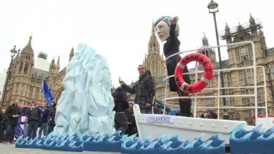 buzdagi - İngilizlerden 'Titanik' temalı Brexit protestosu Videosu
